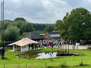 Grote weekend-expositie in en om het atelier. Ruim driehonderd belangstellenden genoten van de sculpturen en de nieuwe ‘