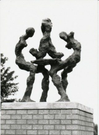 'Handworstelen', brons, Beltrum, Gemeente Eibergen.